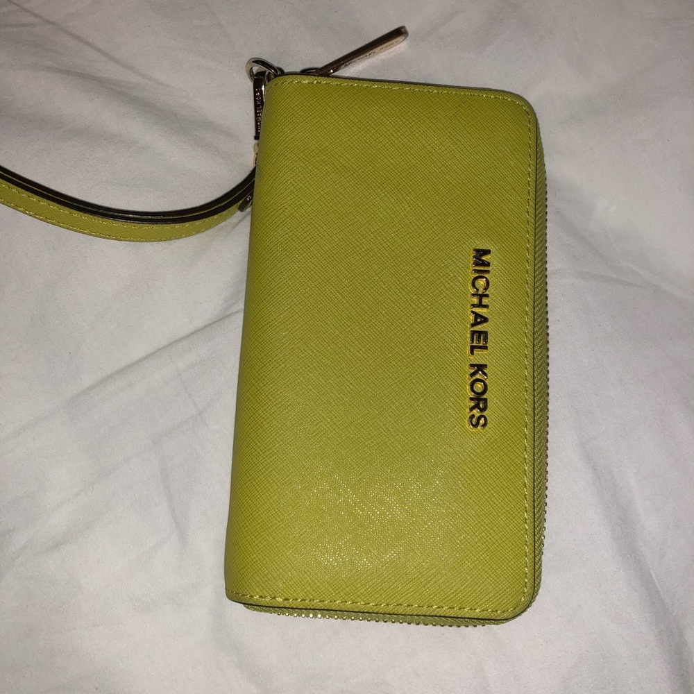‼️SOLD‼️Michael Kors  Cell Phone Wristlet